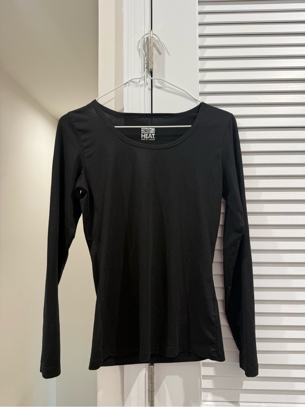 Women's Long Sleeve Scoop Neck Top in Black